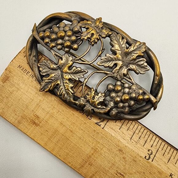 Antique Victorian Grapevine Brooch Brass Repoussé C Clasp Grape Leaf Pin c. 1900 - Picture 8 of 8